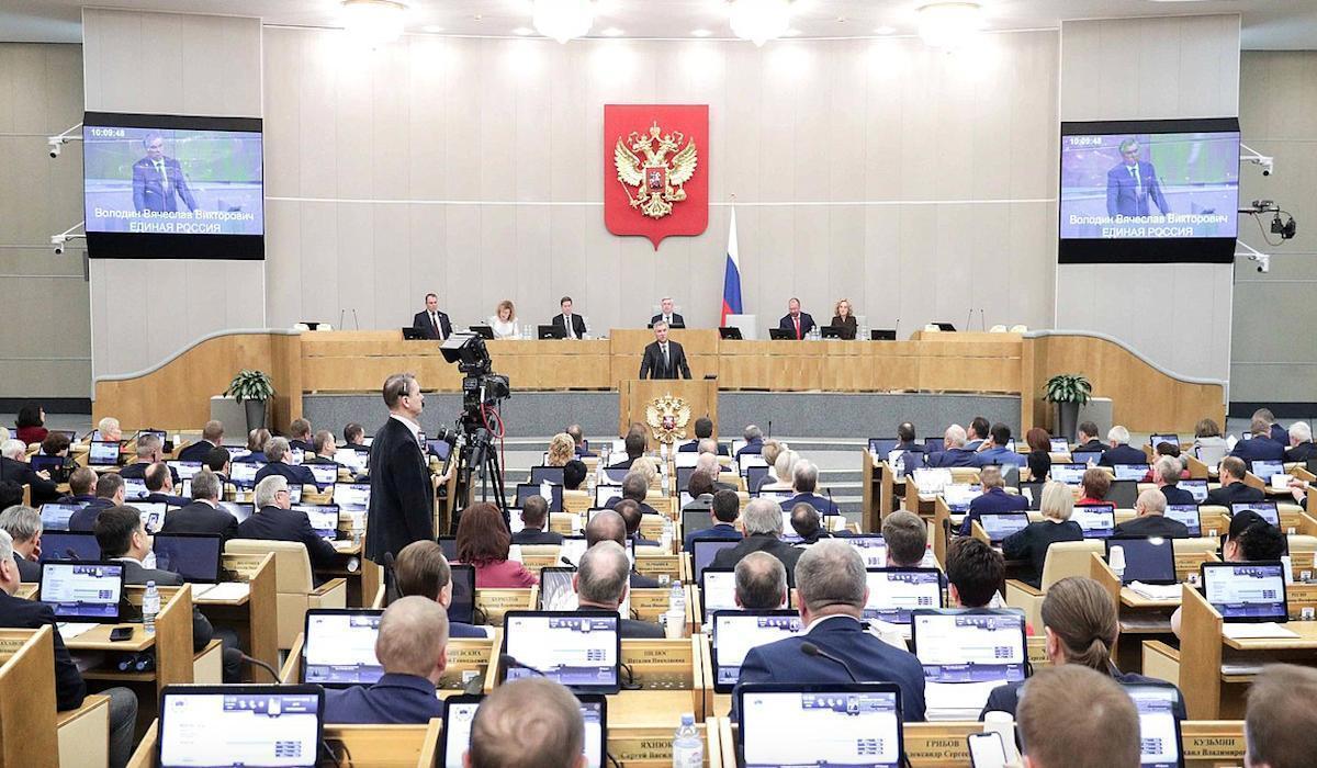 Госдума в третьем чтении приняла законопроект, устанавливающий МРОТ с 1 января 2023 года